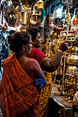 Street life around the Sri Meenakshi-Sundareshwarar Temple of Madurai. Tamil Nadu.  